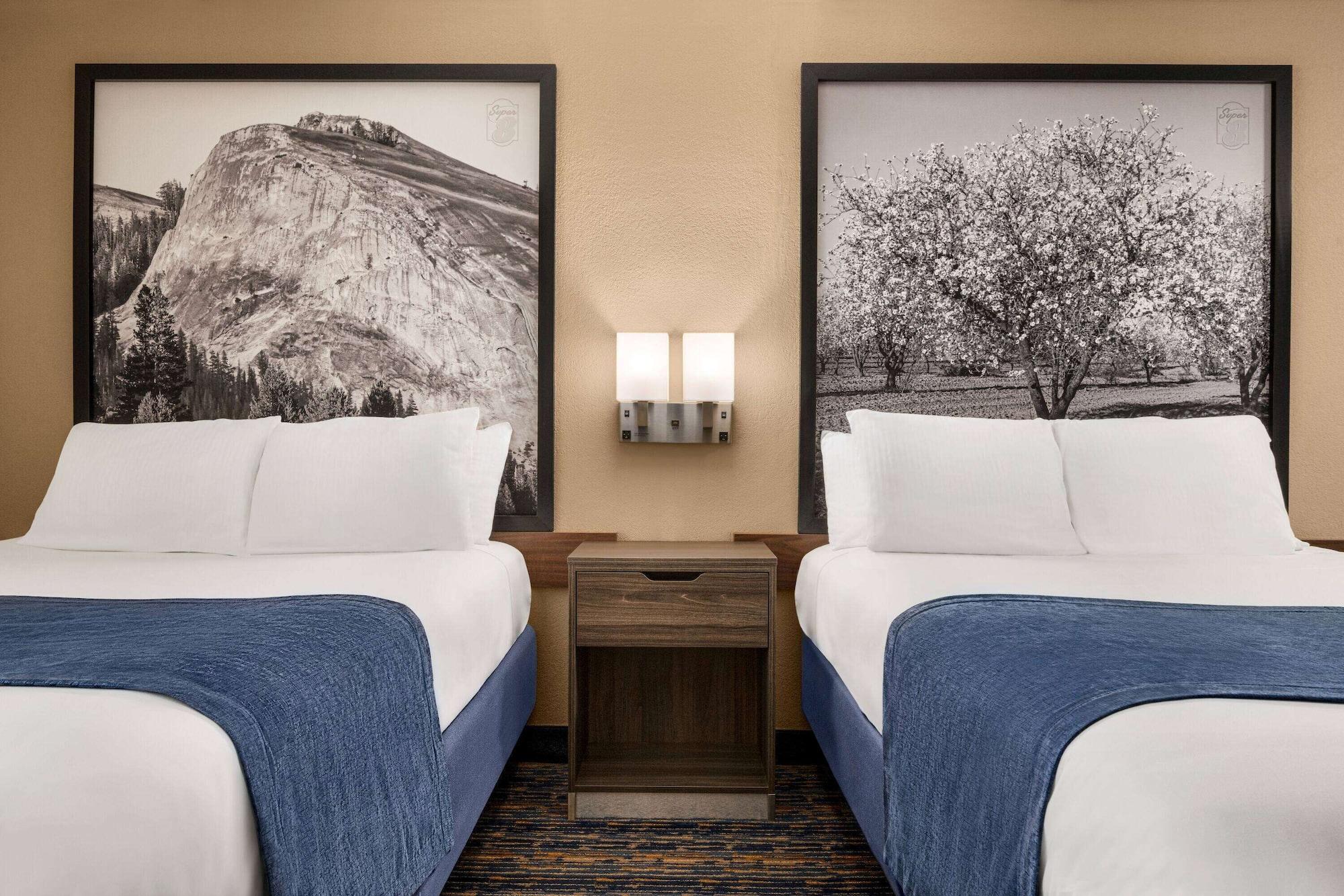 מלון Super 8 By Wyndham Lindsay Olive Tree מראה חיצוני תמונה